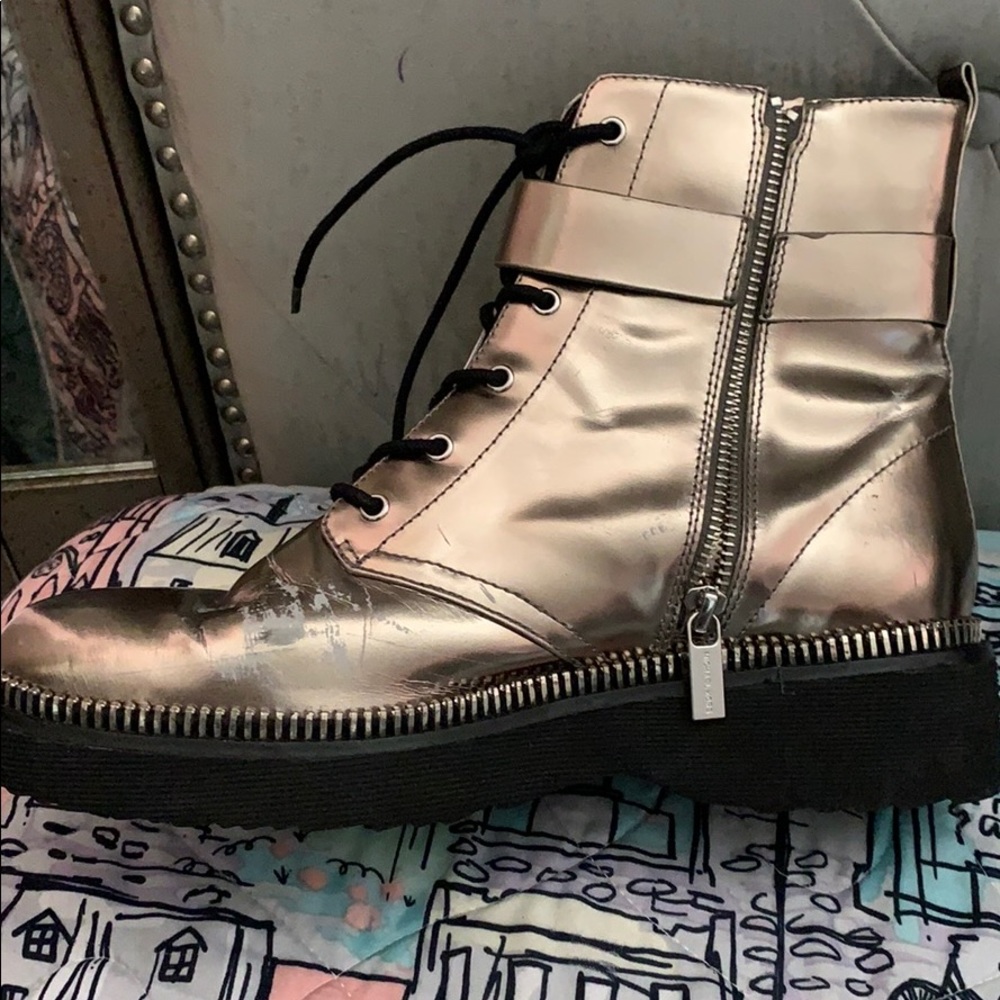 Boots - Picture 4 of 4